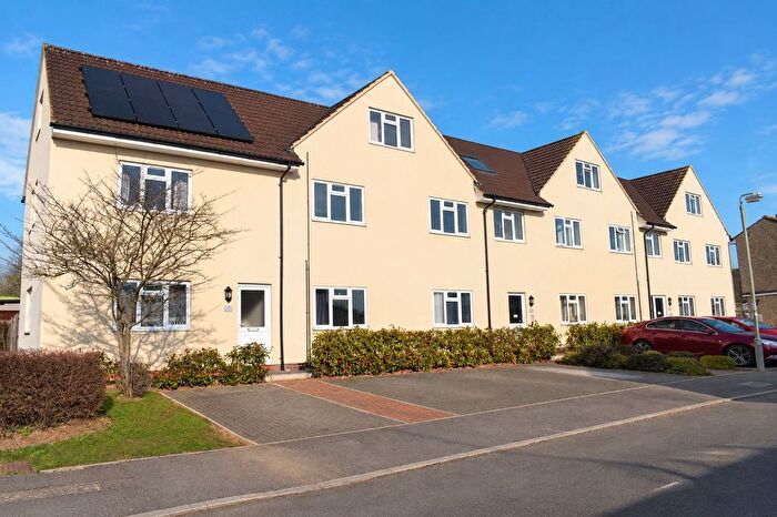 2 Bedroom Flat To Rent In Orchard Court, Kidlington, OX5
