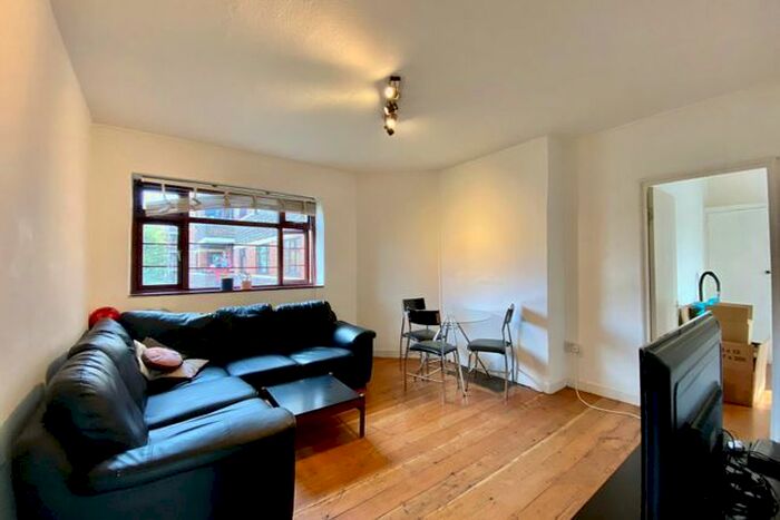 4 Bedroom Flat To Rent In Poynders Gardens, Clapham South, SW4