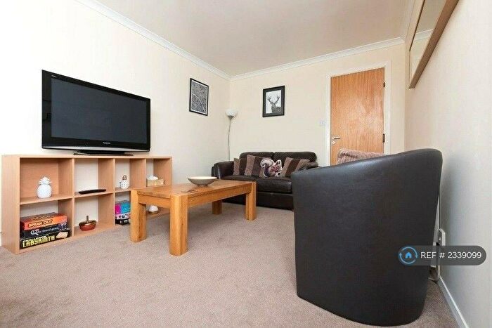 2 Bedroom Flat To Rent In Headland Court, Aberdeen, AB10