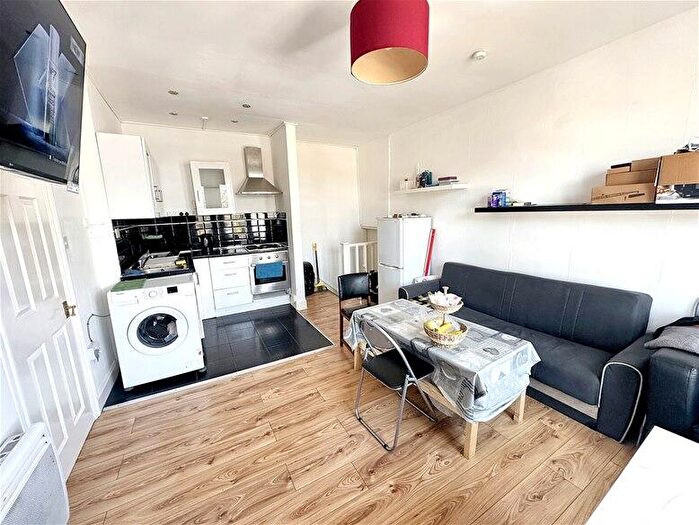 1 Bedroom Flat To Rent In High Road, Leyton, E10