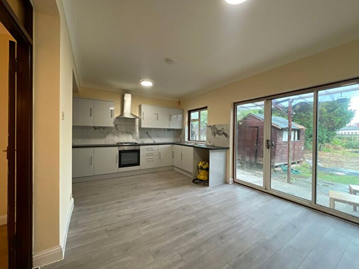 4 Bedroom Semi Detached House To Rent In Bispham Road, Park Royal, NW10