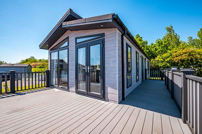 2 Bedroom Mobile/park Home For Sale In The Arden, Wagtail Country Park, Cliff Lane, Marston, Grantham, Lincolnshire, NG32