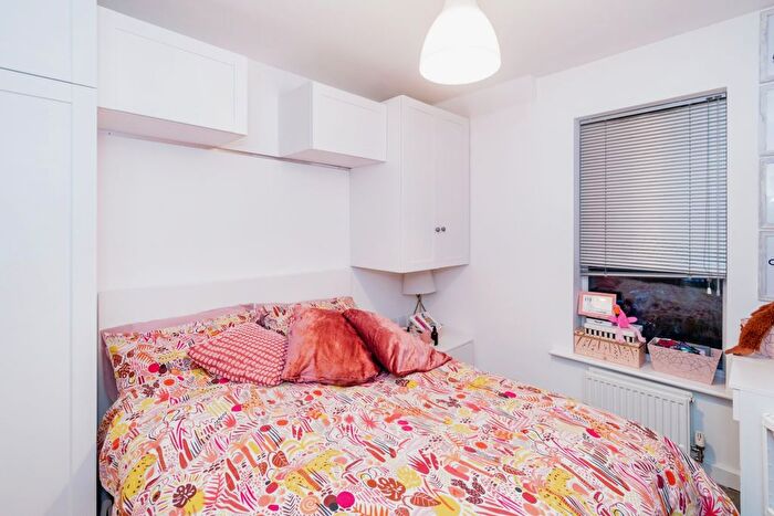 1 Bedroom Flat For Sale In Lindoe Close, Banister Park, Southampton, Hampshire, SO15