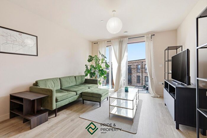 2 Bedroom Flat To Rent In Vousden Grove, SE28