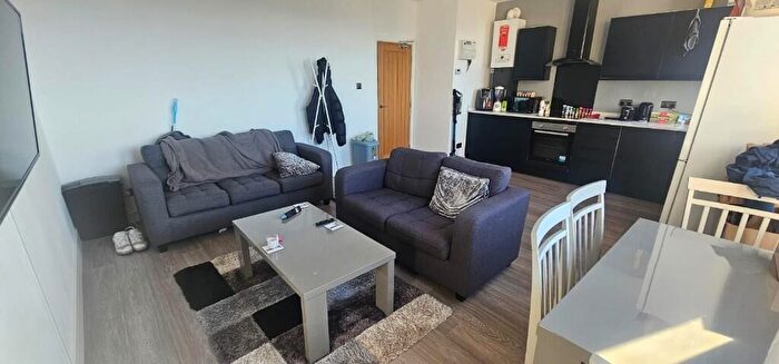 2 Bedroom Apartment To Rent In Burley Road, Leeds, West Yorkshire, LS3
