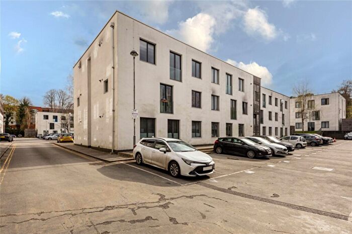 1 Bedroom Apartment For Sale In Godstone Road, Whyteleafe, Surrey, CR3