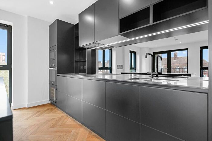 1 Bedroom Flat To Rent In Emperor Point, Woodberry Down, London, N4