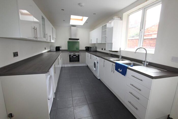 6 Bedroom Terraced House To Rent In Semilong, NN2