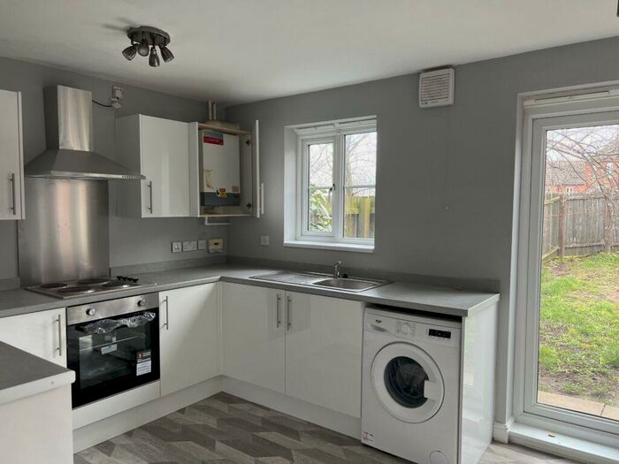 3 Bedroom End Of Terrace House To Rent In Queen Mary Rise, Sheffield, South Yorkshire, S2