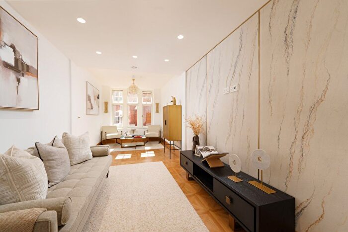 3 Bedroom Terraced House For Sale In Chiltern Street, Marylebone, London, W1U