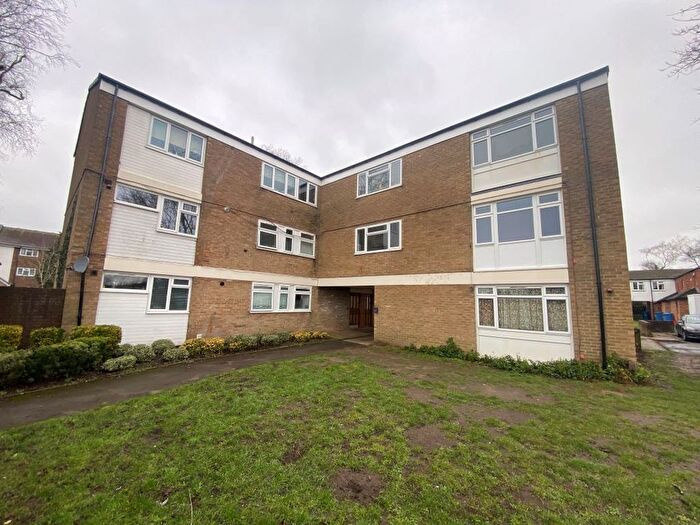 2 Bedroom Flat For Sale In Underwood, Bracknell, Berkshire, RG12