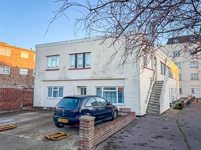 2 Bedroom Flat For Sale In Oulton Hall, Marine Parade East, East Clacton, CO15