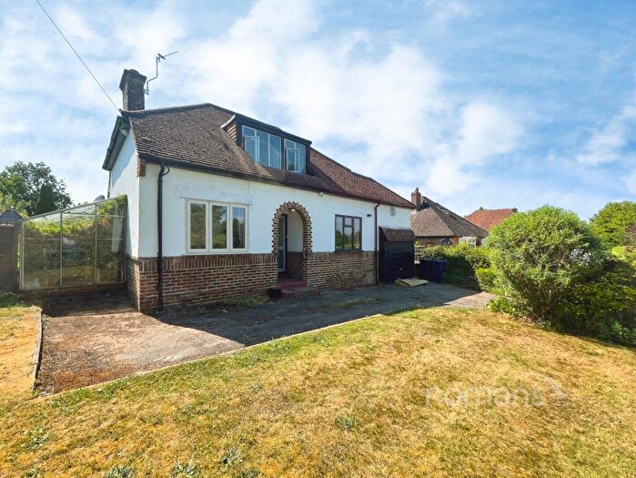 3 Bedroom Detached House For Sale In Tongham Road, Runfold, Farnham, GU10