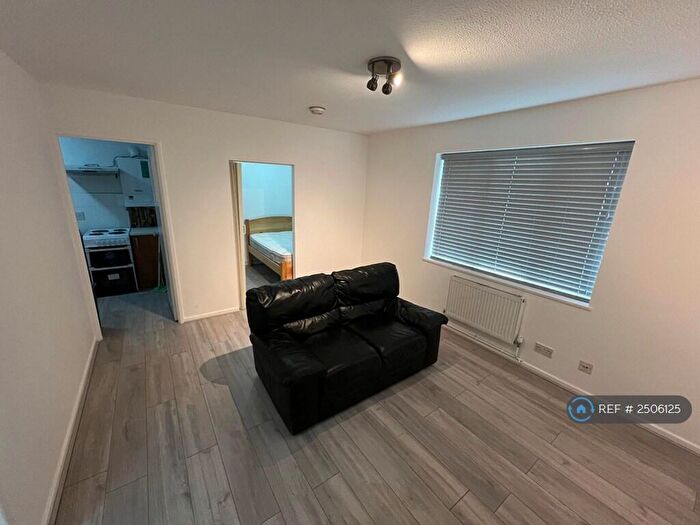 1 Bedroom Flat To Rent In St. Leonards Park, East Grinstead, RH19