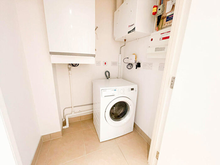 1 Bedroom Flat To Rent In Windsor Road, SL1