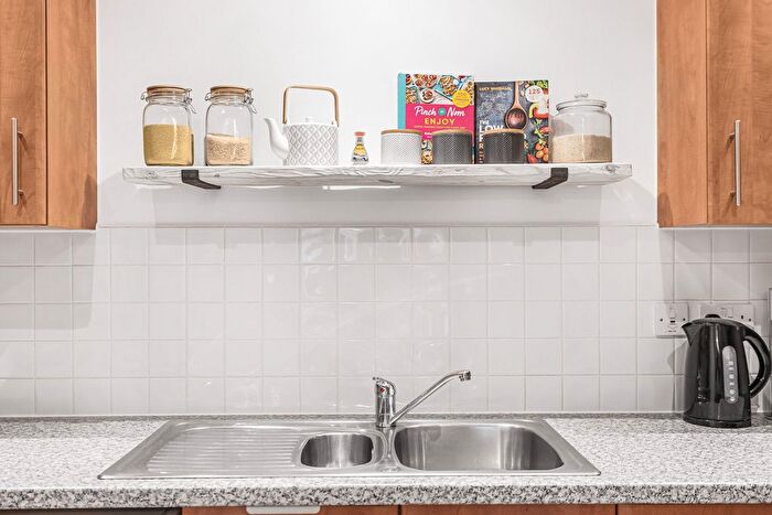 2 Bedroom Flat For Sale In Egrove Close, Oxford, OX1