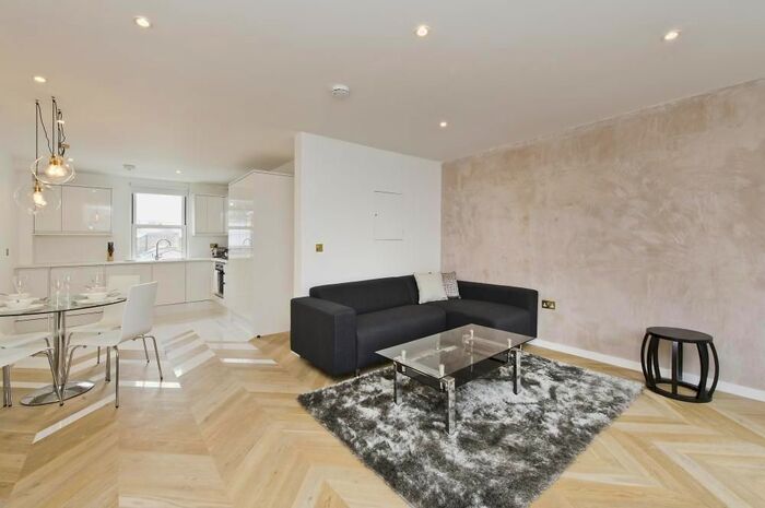 3 Bedroom Flat To Rent In Paddington Street, London, W1U