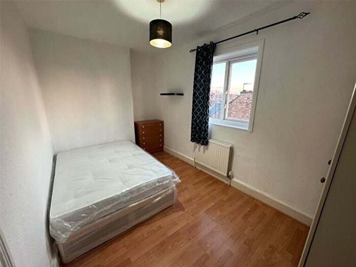 2 Bedroom Apartment To Rent In Lordship Lane, London, N17