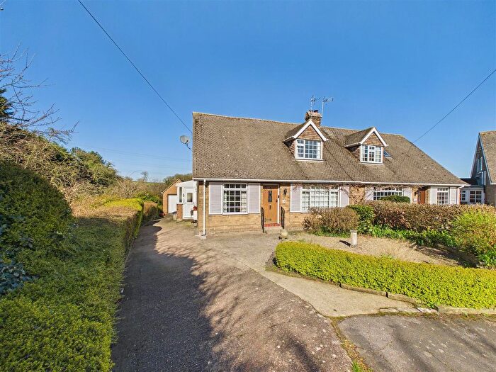 3 Bedroom Semi-detached Bungalow For Sale In Church Rise, Skidby, HU16