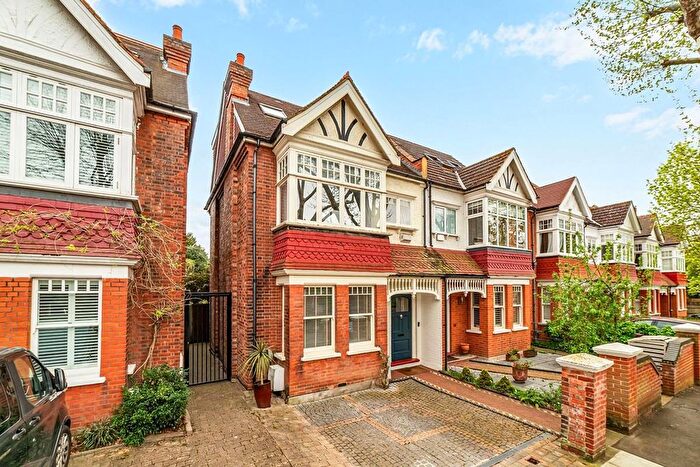 5 Bedroom Semi Detached House For Sale In Lyncroft Gardens, Ealing, W13