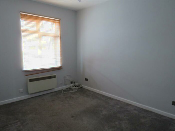 2 Bedroom Apartment To Rent In Westborough Road, Westcliff-On-Sea, SS0