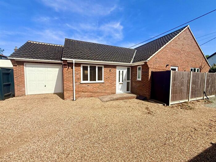 2 Bedroom Bungalow For Sale In Norwich Road, Besthorpe, NR17