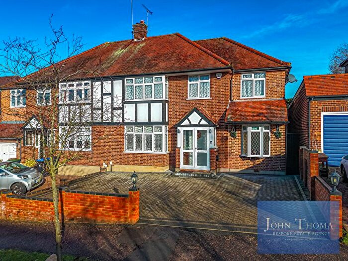 4 Bedroom Semi Detached House To Rent In Lyndhurst Rise, Chigwell, IG7