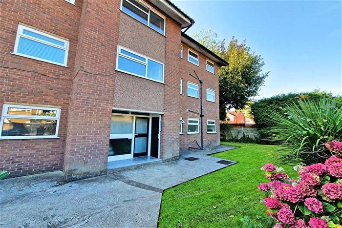2 Bedroom Flat To Rent In Dixon Court, Cheadle, SK8