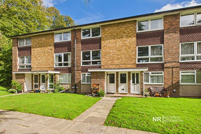 2 Bedroom Maisonette For Sale In Cotswold Court, Horsham, West Sussex., RH13