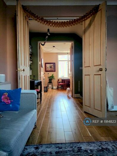 3 Bedroom Flat To Rent In Ball Ponds Road, London, N1