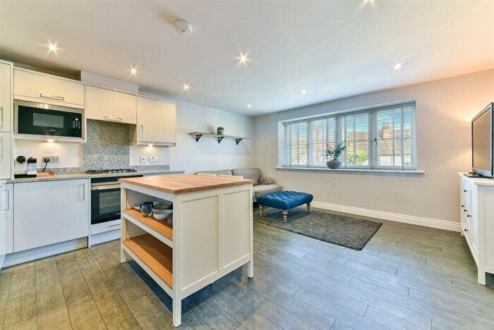 2 Bedroom Apartment For Sale In Chequers Lane, Walton On The Hill, KT20