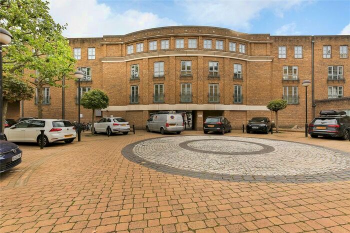2 Bedroom Flat To Rent In Roberts Court, Essex Road, London, N1