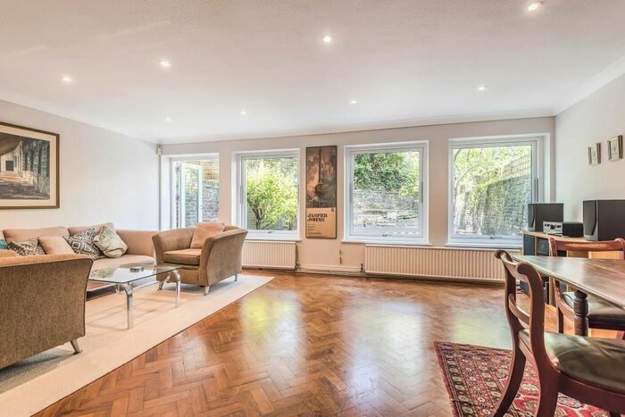 3 Bedroom Flat To Rent In Linden Gardens, Notting Hill, W2