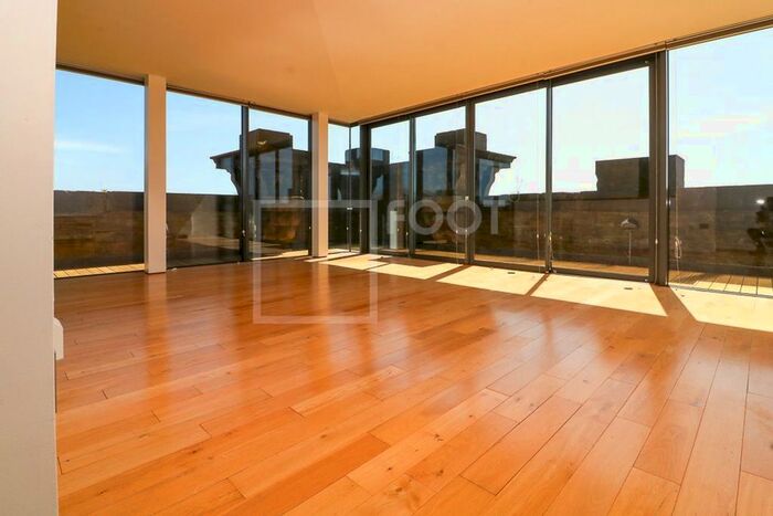 2 Bedroom Flat To Rent In Lilycroft Road, Bradford, BD9