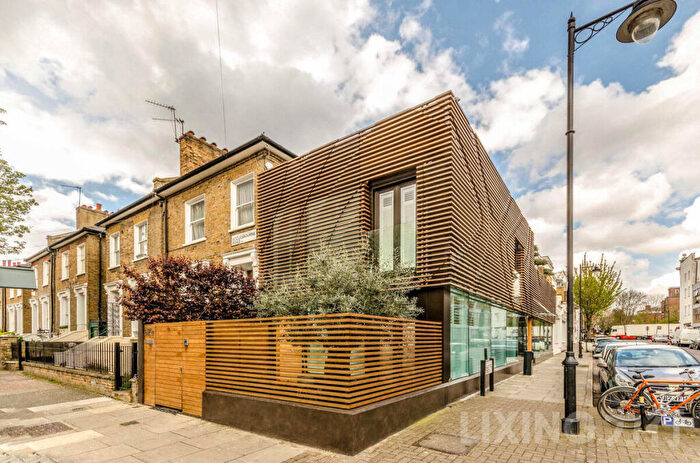 3 Bedroom End Of Terrace House For Sale In Halliford Street, Islington, N1