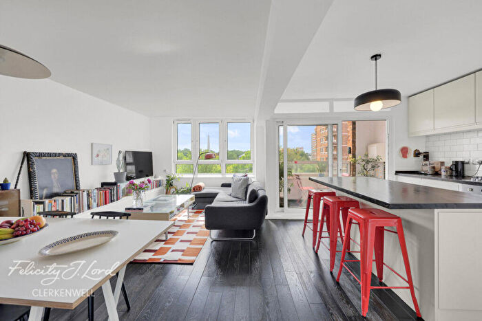 3 Bedroom Apartment For Sale In Bath Street, London, EC1V - Photo 3