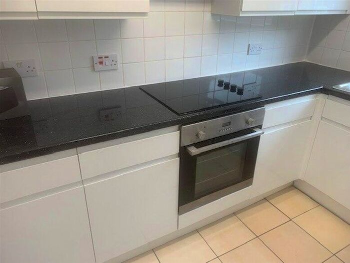 1 Bedroom Flat To Rent In Pembroke Court, Cowley, Oxford, OX4