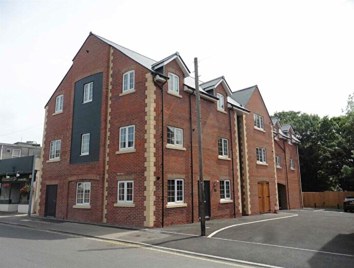 2 Bedroom Flat To Rent In West End Close, Chippenham, SN14