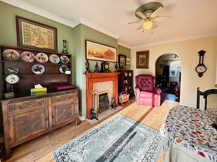 2 Bedroom Bungalow For Sale In Brookside Crescent, Exeter, Devon, EX4