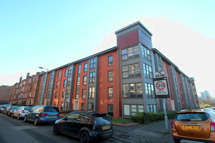 2 Bedroom Flat To Rent In Crathie Drive / Thornwood, G11