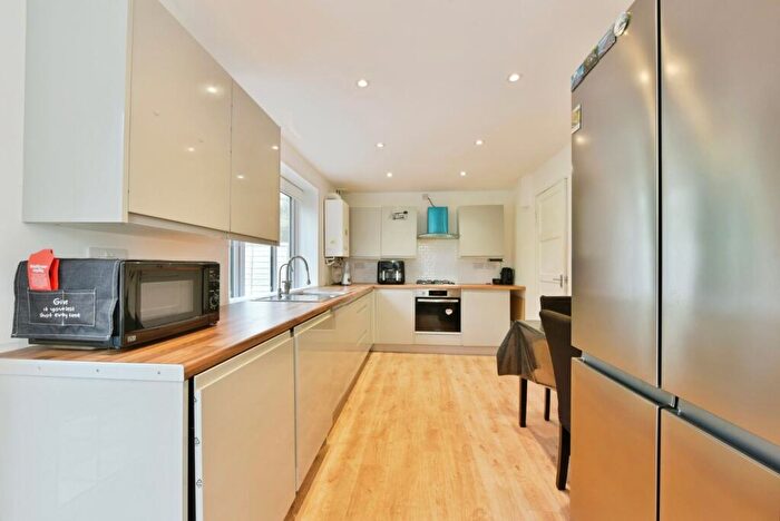 3 Bedroom End Of Terrace House For Sale In Harvey Road, Chesterfield, Derbyshire, S41