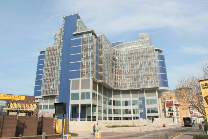 2 Bedroom Flat To Rent In Falcon Wharf, Battersea, London, SW11
