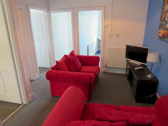 2 Bedroom Flat To Rent In Grand Avenue, Cardiff, CF5