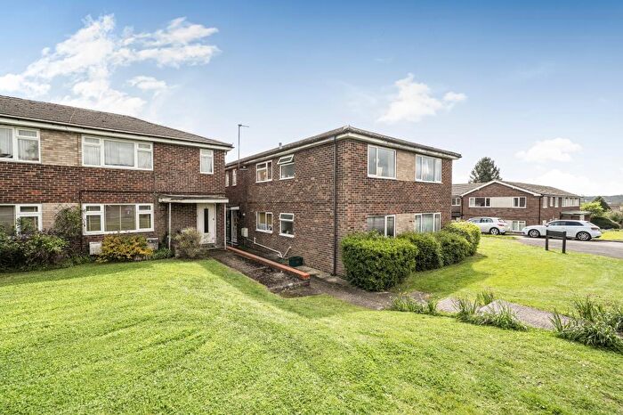 2 Bedroom Maisonette For Sale In Newbury, Berkshire, RG14