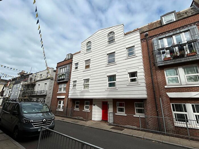2 Bedroom Flat For Sale In Castle Road, Southsea, PO5