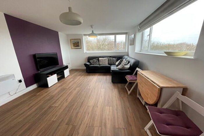 3 Bedroom Flat To Rent In Mere Bank, Liverpool, L17