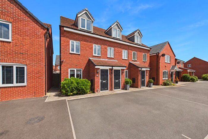 3 Bedroom End Of Terrace House For Sale In Upton Drive, Stretton, DE14