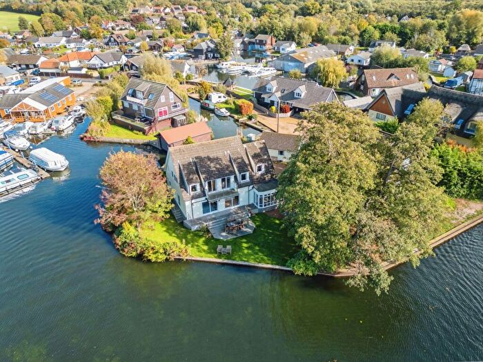 4 Bedroom Bungalow For Sale In Marsh Road, Hoveton, Norwich, Norfolk, NR12