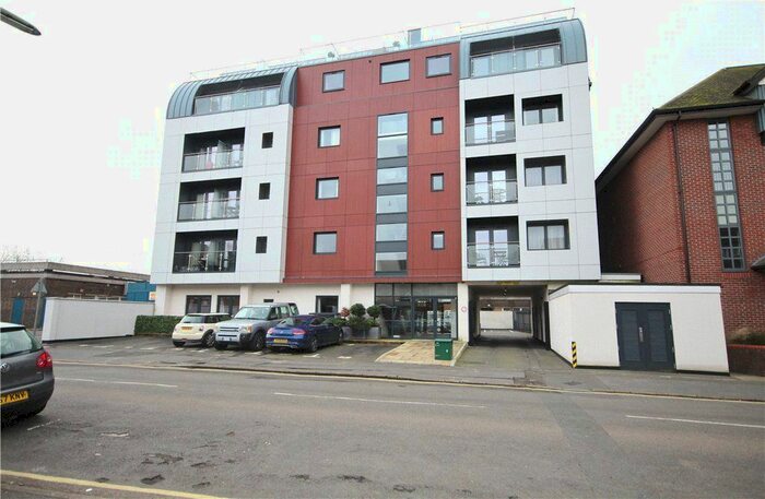 1 Bedroom Flat To Rent In Lavender Park Road, West Byfleet KT14
