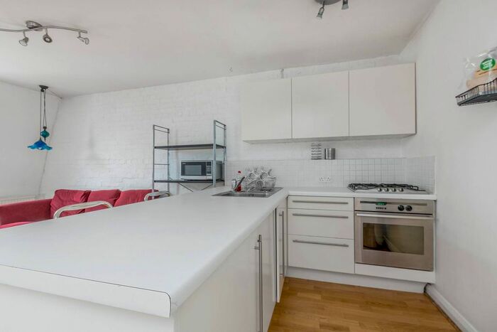 1 Bedroom Flat For Sale In Hatherley Grove, Bayswater, London, W2